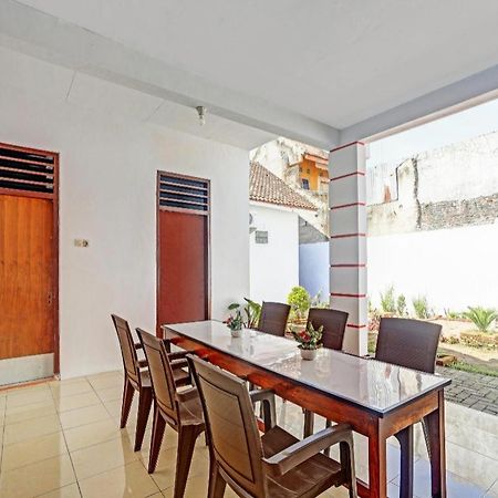 Oyo 90344 Wijayanti Hotel Banyuwangi  Buitenkant foto