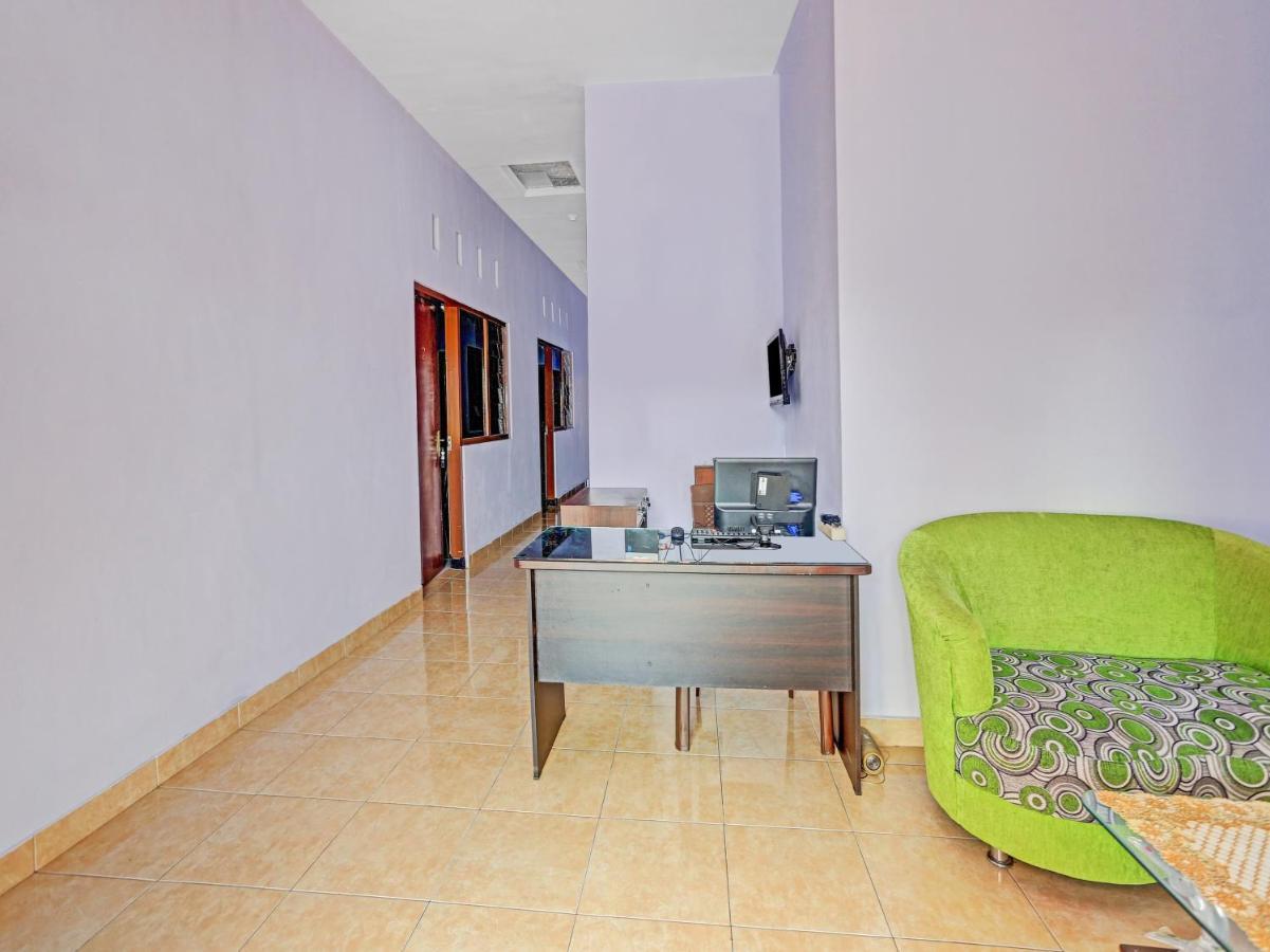Oyo 90344 Wijayanti Hotel Banyuwangi  Buitenkant foto