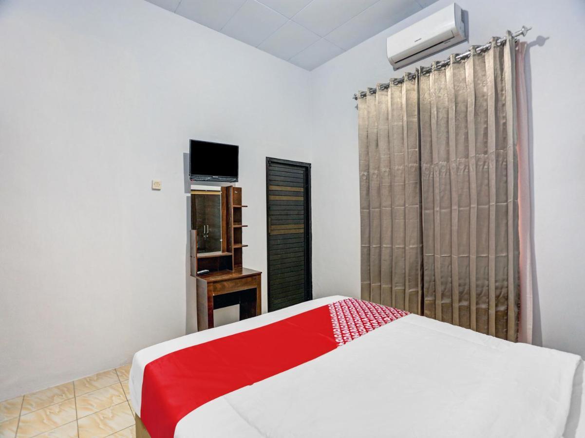 Oyo 90344 Wijayanti Hotel Banyuwangi  Buitenkant foto
