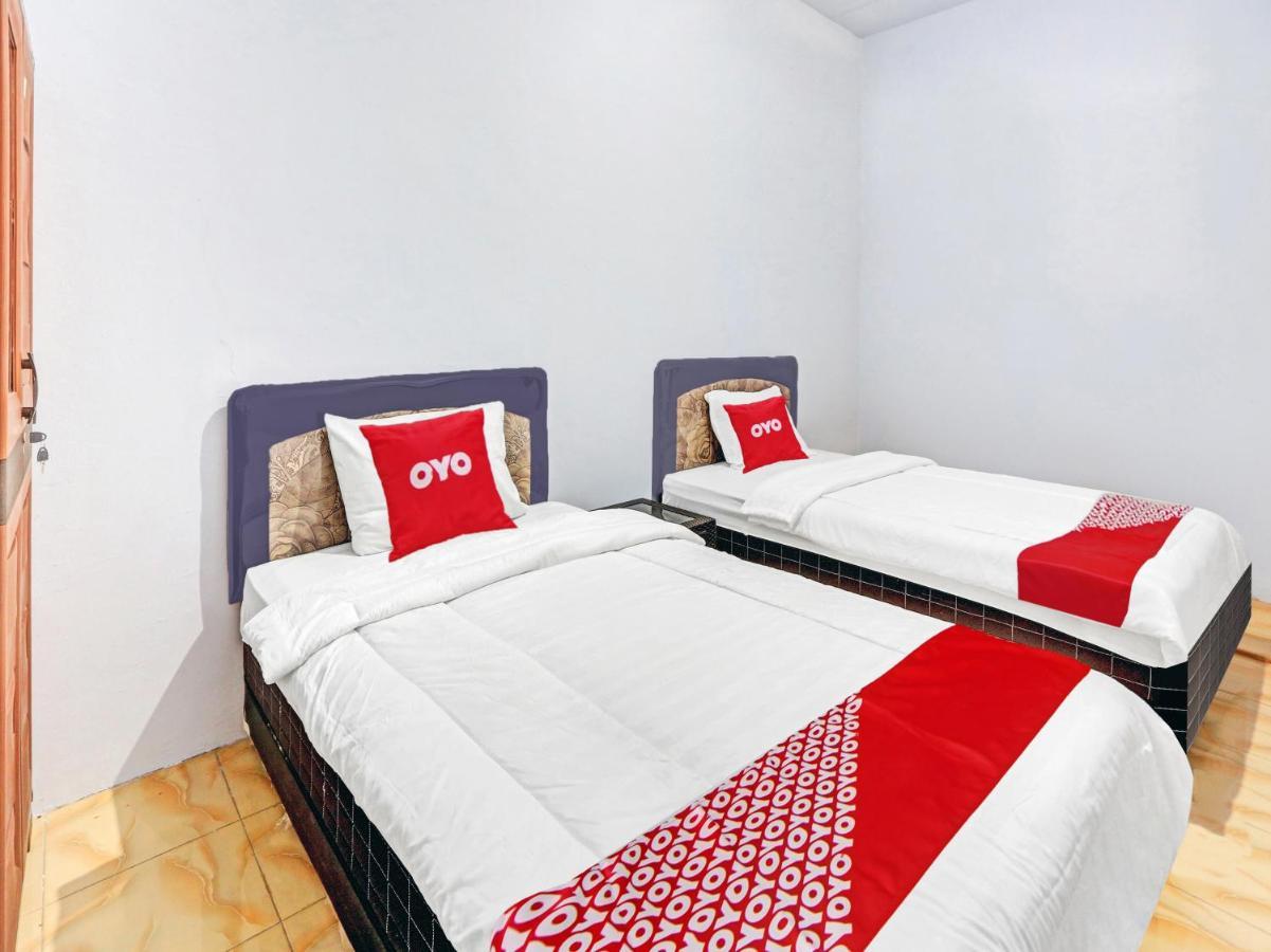 Oyo 90344 Wijayanti Hotel Banyuwangi  Buitenkant foto