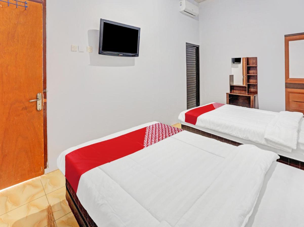 Oyo 90344 Wijayanti Hotel Banyuwangi  Buitenkant foto