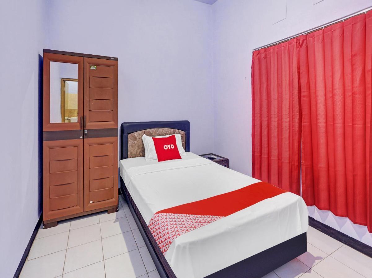Oyo 90344 Wijayanti Hotel Banyuwangi  Buitenkant foto