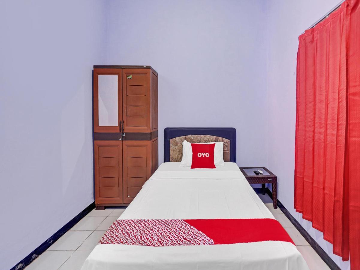 Oyo 90344 Wijayanti Hotel Banyuwangi  Buitenkant foto
