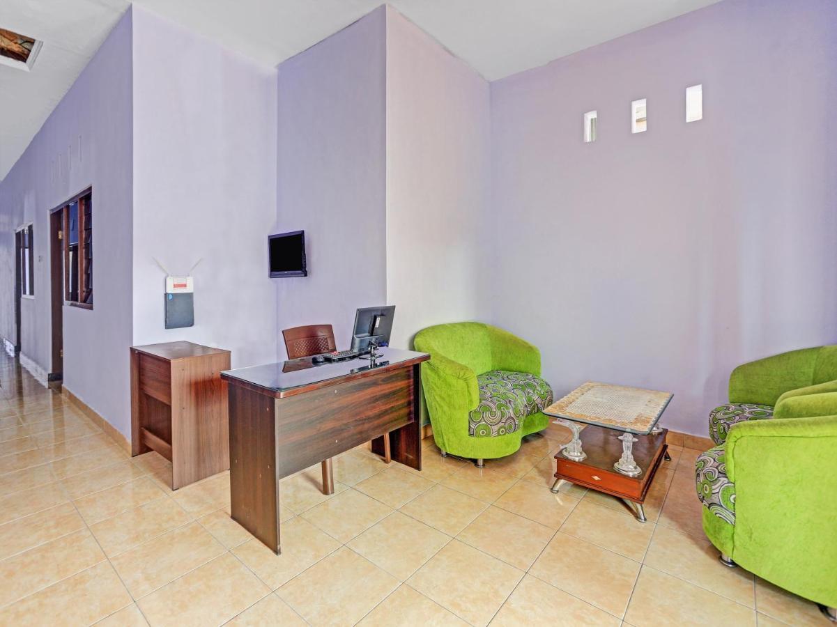 Oyo 90344 Wijayanti Hotel Banyuwangi  Buitenkant foto