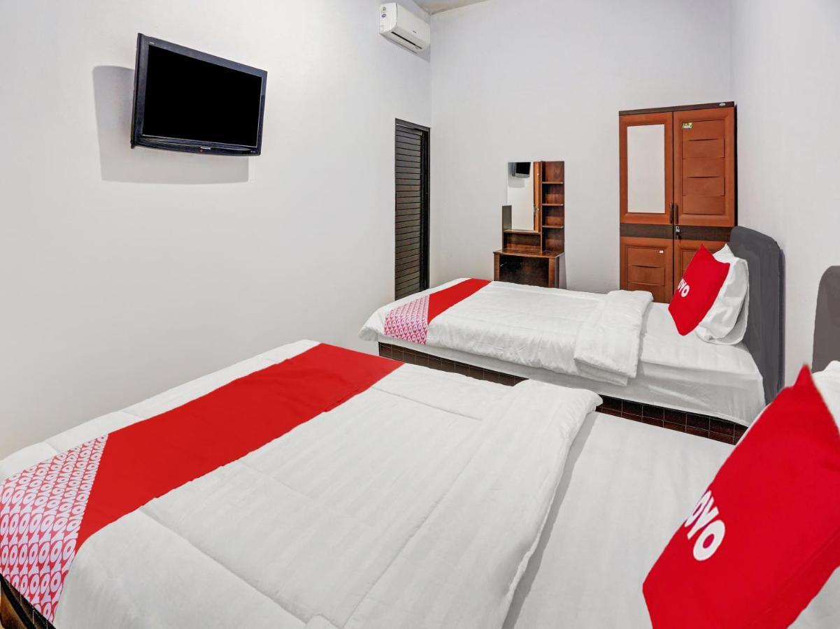 Oyo 90344 Wijayanti Hotel Banyuwangi  Buitenkant foto