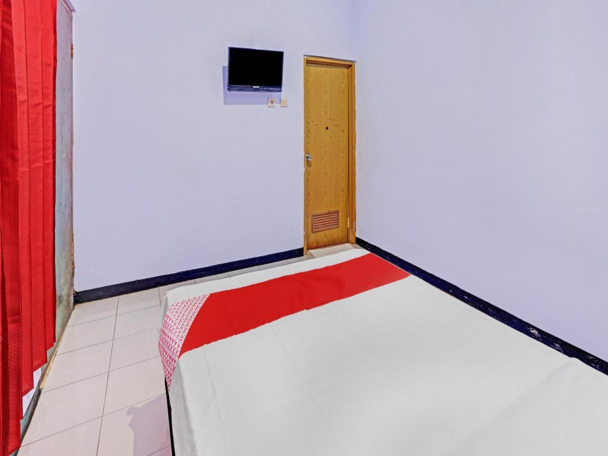 Oyo 90344 Wijayanti Hotel Banyuwangi  Buitenkant foto